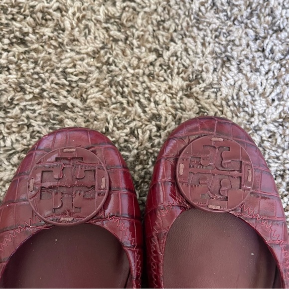 Size 8 Burgundy Snakeskin Tory Burch Flats - Picture 9 of 11